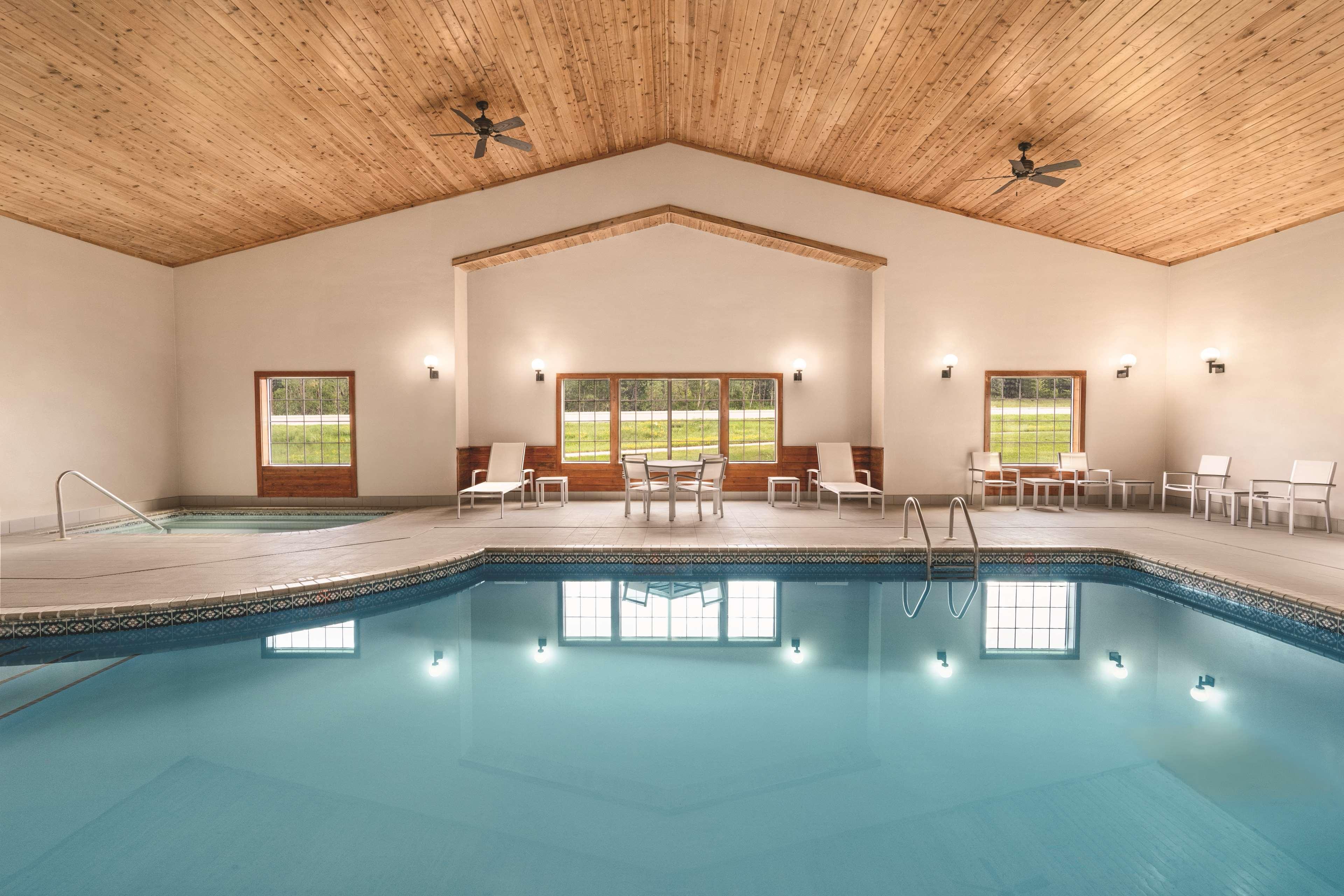 Country Inn & Suites By Radisson, Detroit Lakes, Mn Buitenkant foto